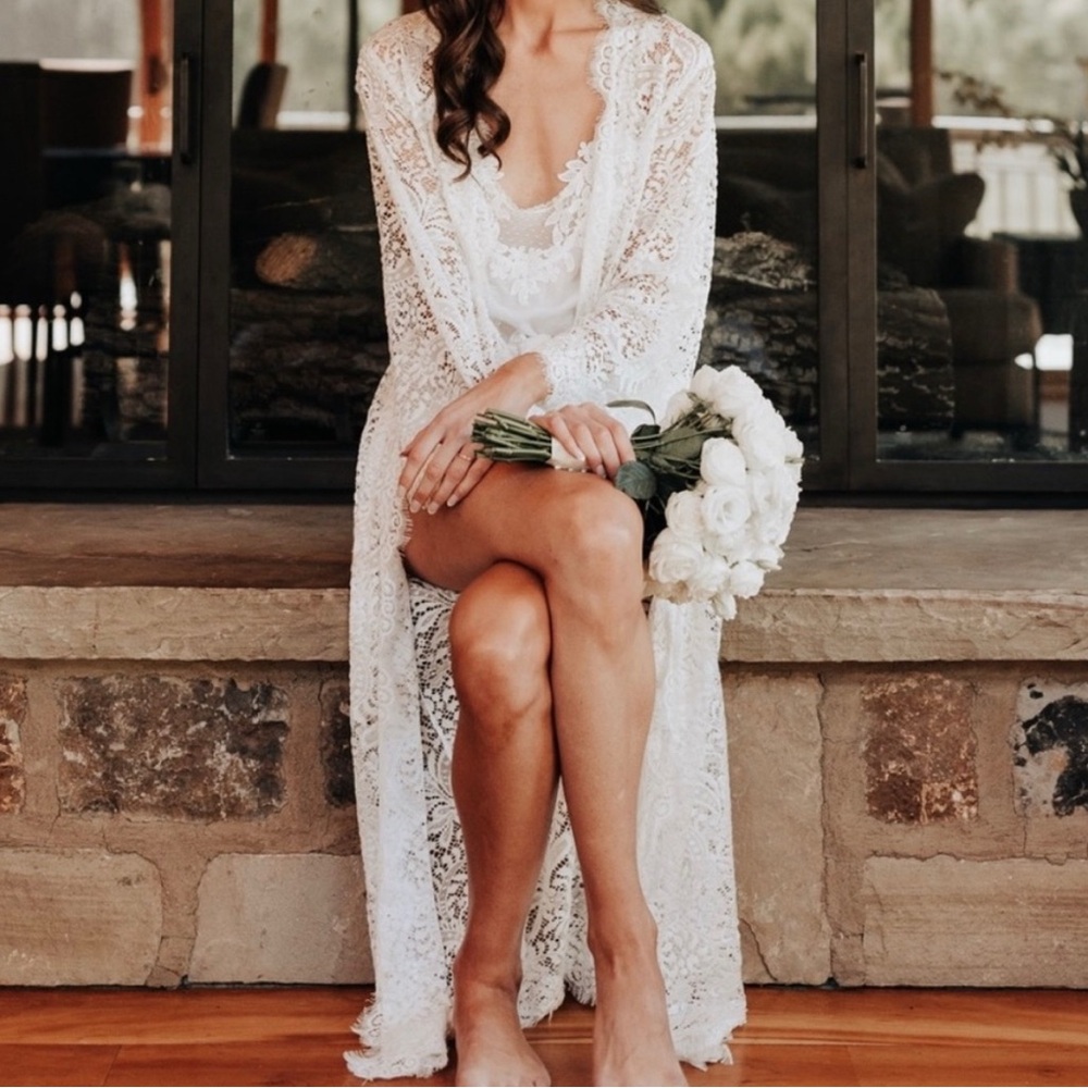 Homebodii Anemone Lace Robe - Picture 2 of 3